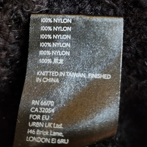 NWT Free People Icing V-Neck Fuzzy Eyelash Slouchy Soft Long Sleeve Sweater Blk - Picture 11 of 11